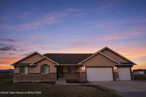 221 Rocky Rd Cir, Afton, WY, 83110-9786 | Card Image