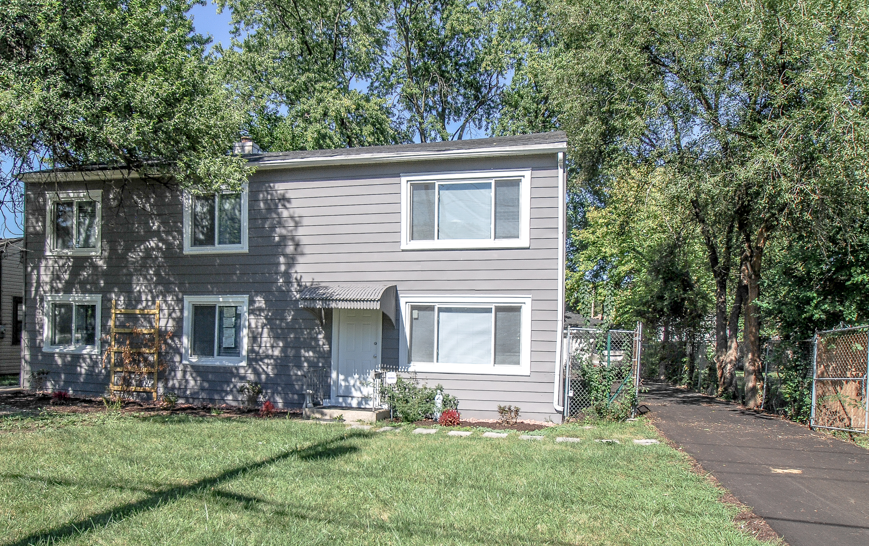 2 10422 Nevada Avenue, For Rent in Melrose Park Zoocasa