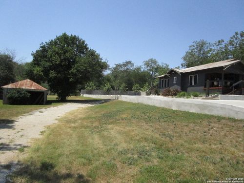 840 Castell Ave, New Braunfels, TX, 78130-7626 | Card Image