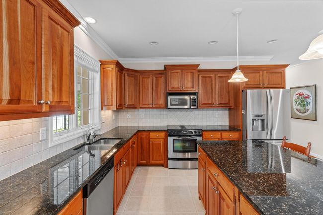 Plenty of counterspace and cabinets. | Image 8