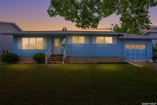 524 6th Ave E, Assiniboia, SK, S0H | Card Image