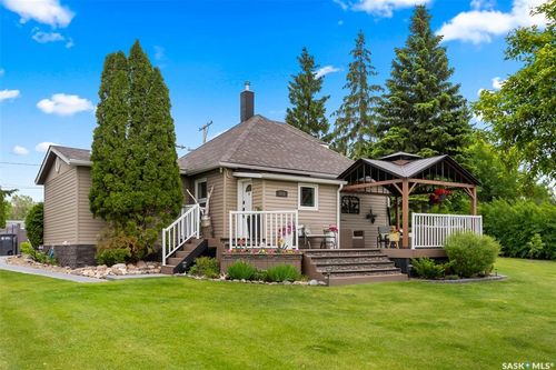 215 Main St, Kelliher, SK, S0A1V0 | Card Image