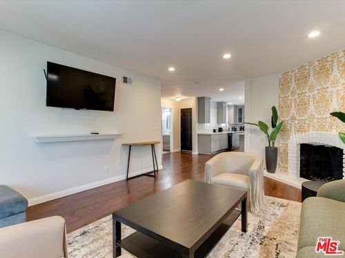 23109 Mariano St, Woodland Hills, CA, 91367-6127 | Card Image