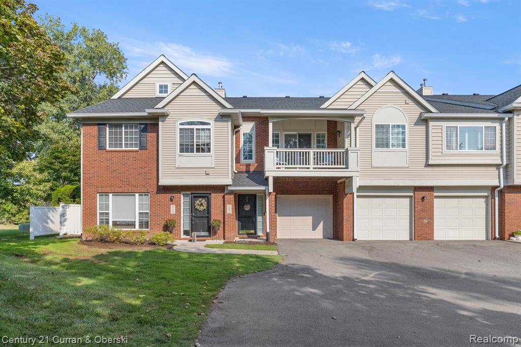 Fairlane Blvd, Woodhaven, MI 48183