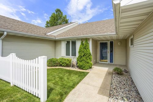 245 Lake Pointe Drive, OSHKOSH, WI, 54904 | Card Image