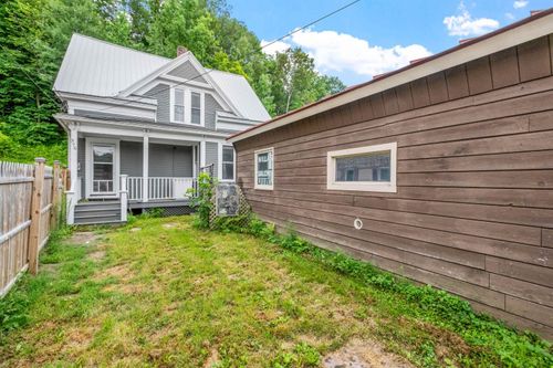 376 Portland St, St. Johnsbury, VT, 05819-2051 | Card Image