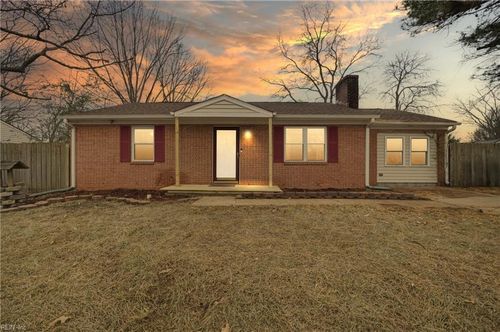 1617 Woodbriar Ln, Chesapeake, VA, 23323-5738 | Card Image