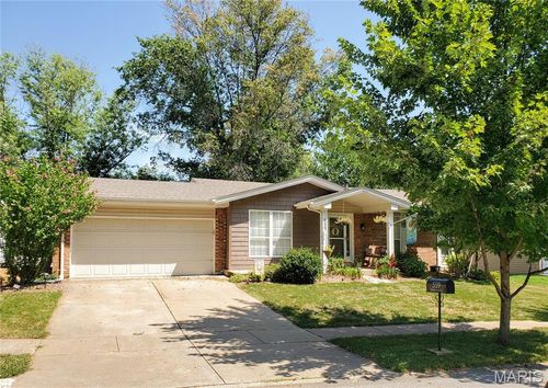 559 Goldwood Dr, Ballwin, MO, 63021-6315 | Card Image