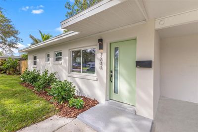 7000 19 Th Way N, House other with 3 bedrooms, 2 bathrooms and null parking in St Petersburg FL | Image 2