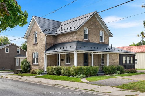 {{alt}} | Card Image