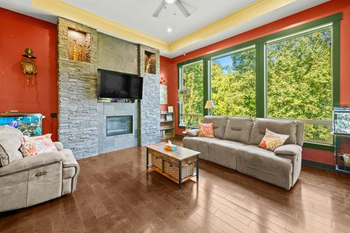 2518 Whatcom Rd, Abbotsford, BC, V3G2L5 | Card Image