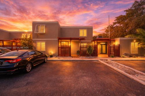 10911 N Lakeview Dr, Pembroke Pines, FL, 33026 | Card Image