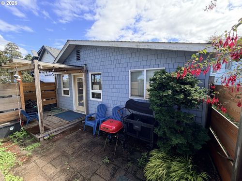 206 S Falcon St, Rockaway Beach, OR, 97136-9481 | Card Image