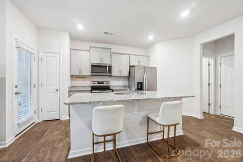 9051 Lowfalls Ln, Charlotte, NC, 28216-5288 | Card Image