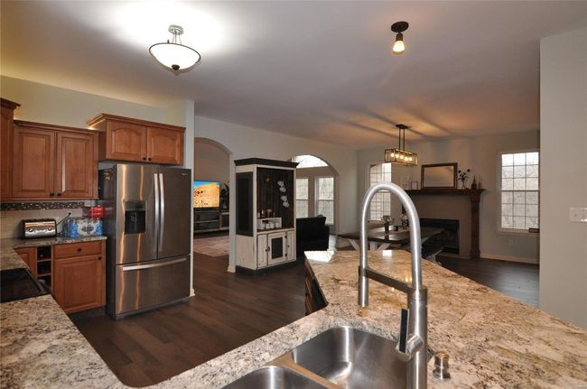 Beautiful granite couters & ss appliances. | Image 8