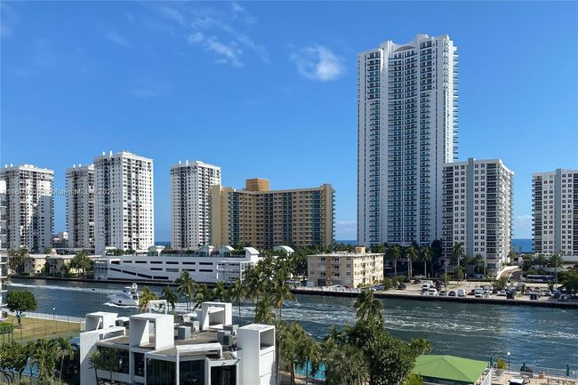 APT-708 - 800 Parkview Dr, Condo with 1 bedrooms, 2 bathrooms and null parking in Hallandale Beach FL | Image 4