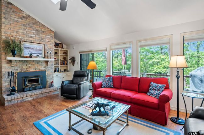 944 Clear Water Trl, House other with 3 bedrooms, 2 bathrooms and null parking in Holly Lake Ranch TX | Image 5