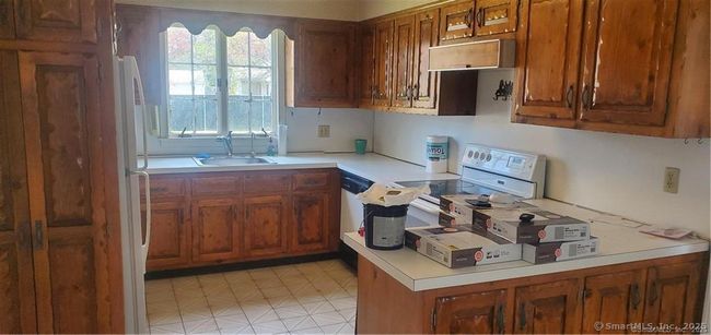 31 Bee St, House other with 3 bedrooms, 2 bathrooms and null parking in Meriden CT | Image 4