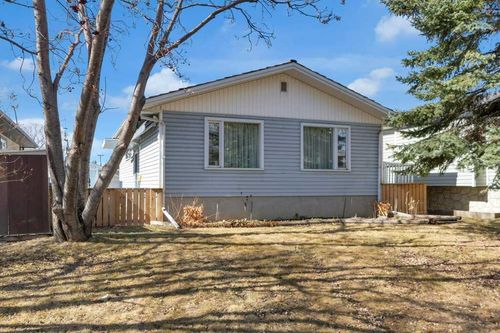 3046 28a Street Se, Calgary, AB, T2B0S2 | Card Image