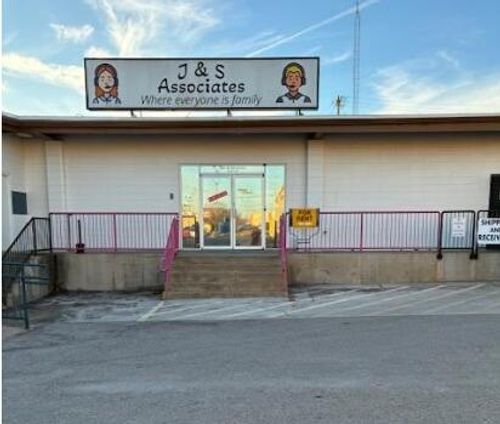500 W Battlefield St, Springfield, MO, 65807-4122 | Card Image
