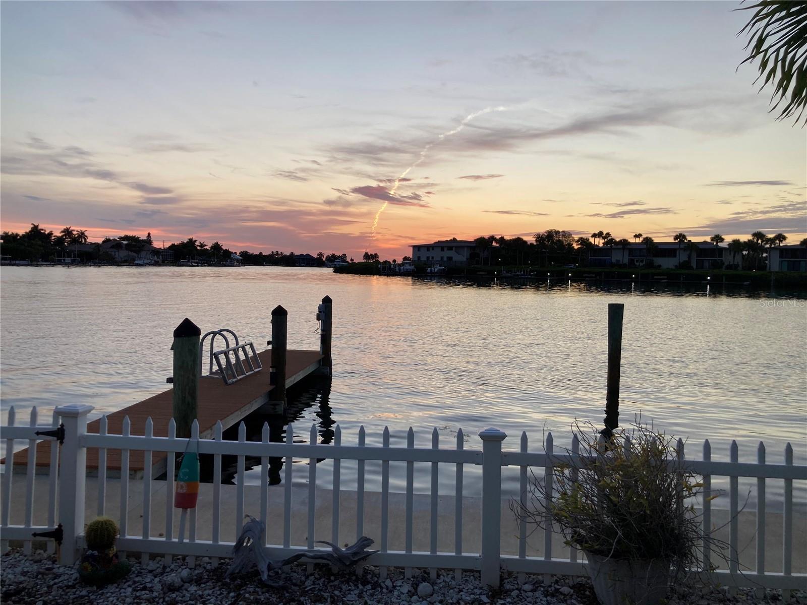 Seaside Ct, Holmes Beach, FL 34217