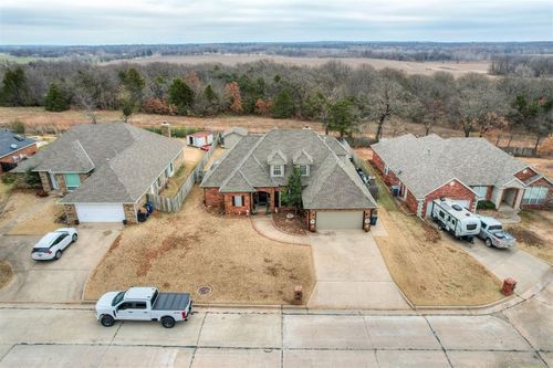 301 Club House Drive, Shawnee, OK, 74801 | Card Image