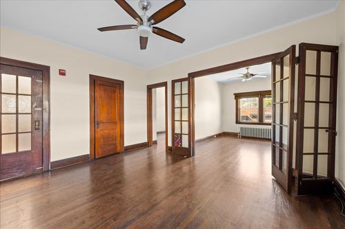 rear-2n-913 Green Bay Rd, Winnetka, IL, 60093-4407 | Card Image