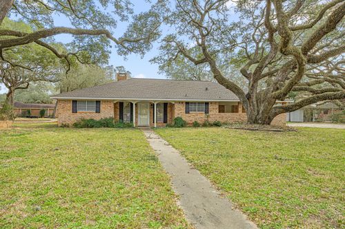 105 Memorial Ln, Columbus, TX, 78934-2016 | Card Image