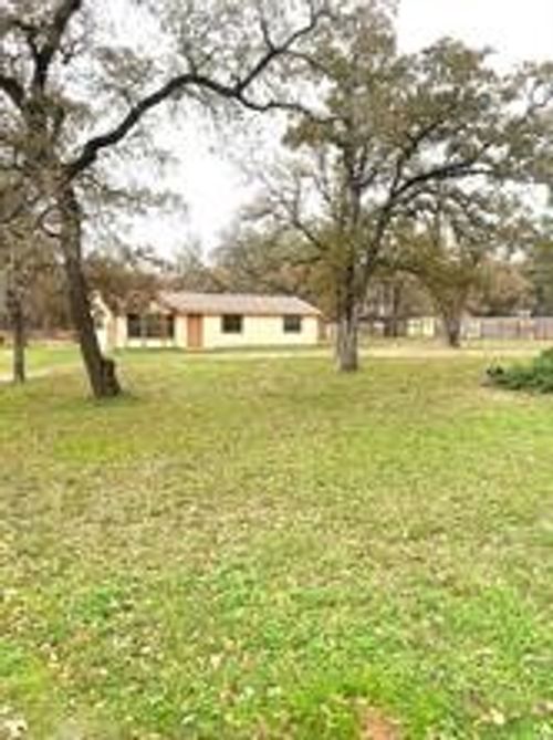 137 Road Runner Ln, Bastrop, TX, 78602-6914 | Card Image