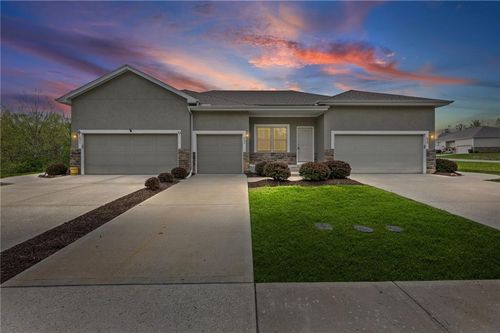 633 N 74th St, Kansas City, KS, 66112-2823 | Card Image