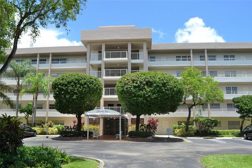apt-405-3850 Oaks Clubhouse Dr, Pompano Beach, FL, 33069-3631 | Card Image