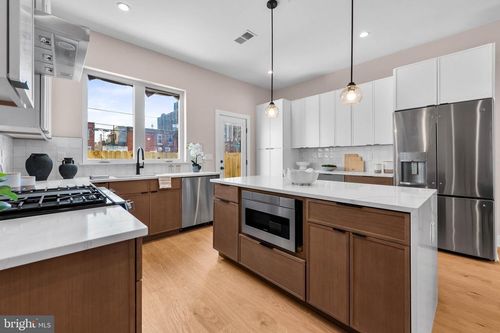 909 Emily St, PHILADELPHIA, PA, 19148-2303 | Card Image