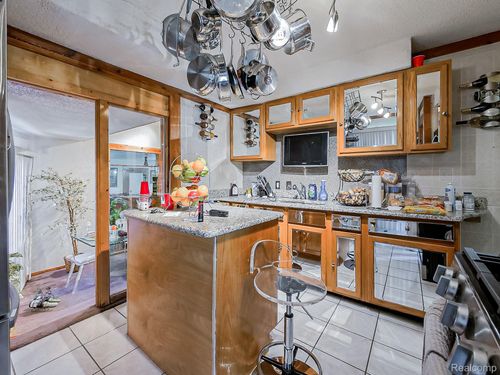 19303 Fenmore St, Detroit, MI, 48235-2252 | Card Image