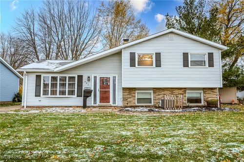 931 Eastlake Dr, Eastlake, OH, 44095-2327 | Card Image