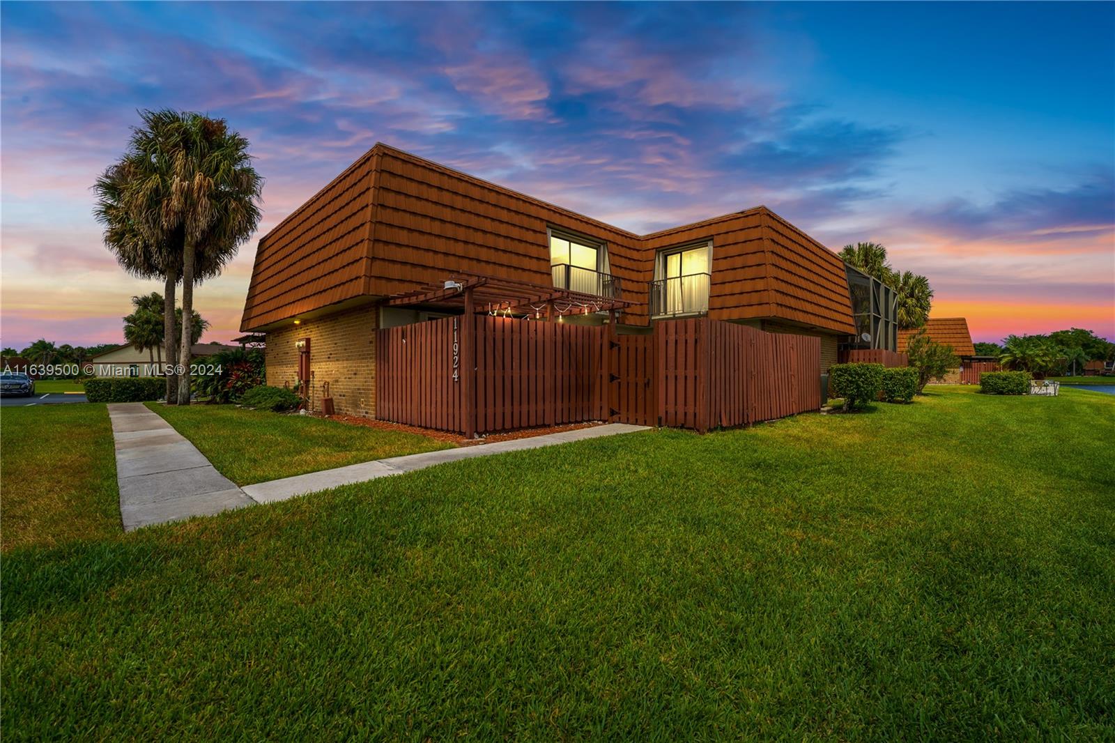 12th Ct, Davie, FL 33325