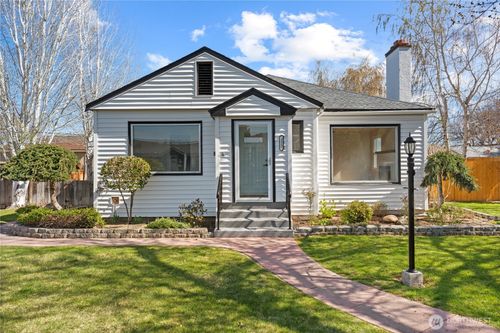 222 D St Sw, Ephrata, WA, 98823-1823 | Card Image