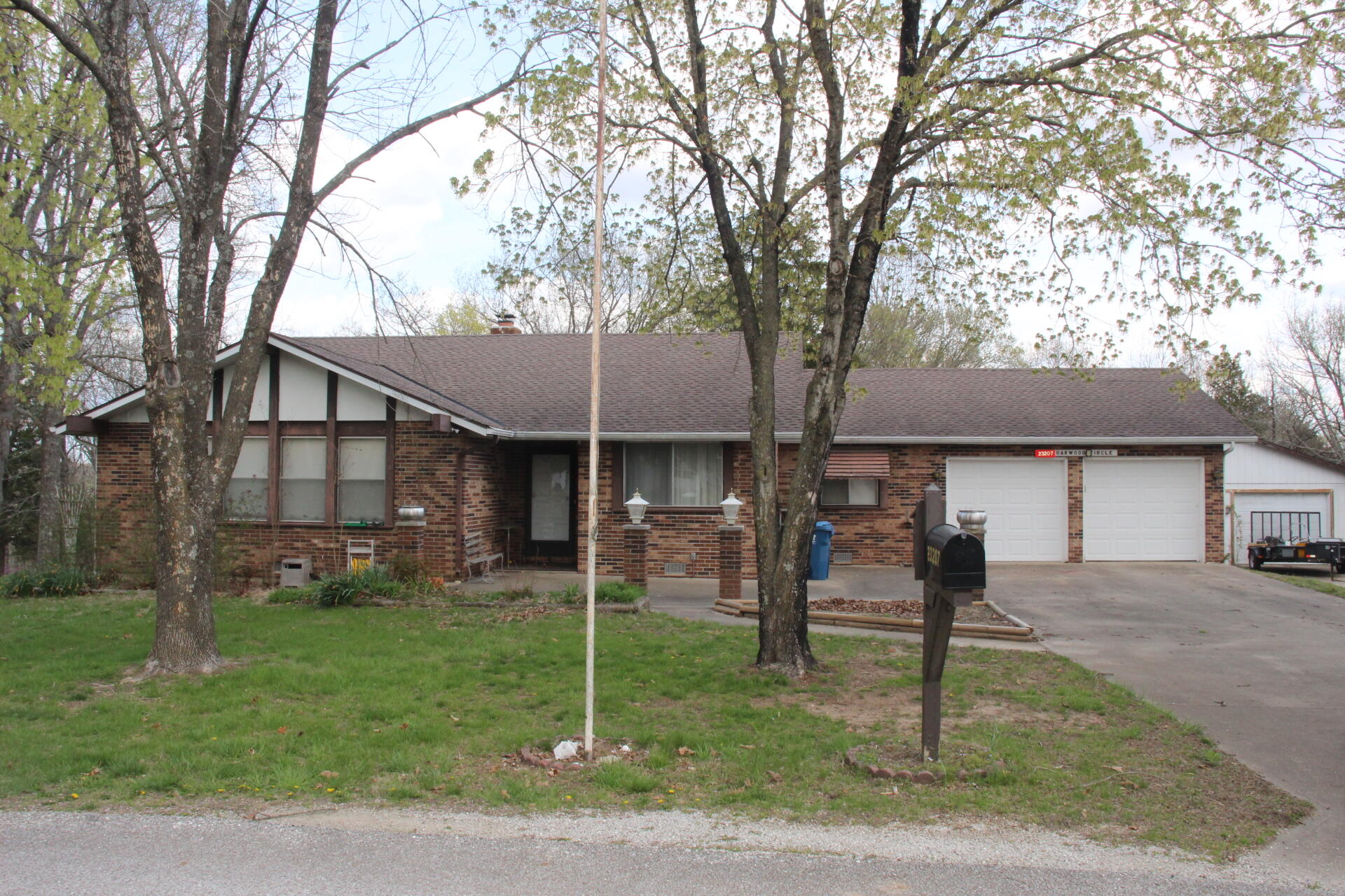 Oakwood Cir, Hermitage, MO 65668