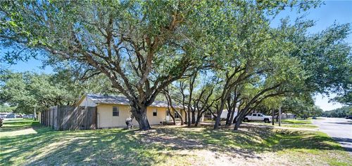 90 Griffith Dr, Rockport, TX, 78382-7033 | Card Image