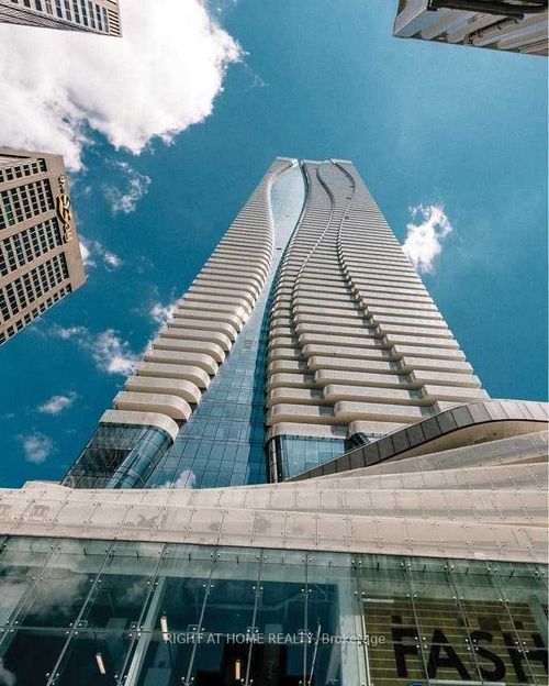 2703-1 Bloor St E, Toronto, ON, M4W0A8 | Card Image