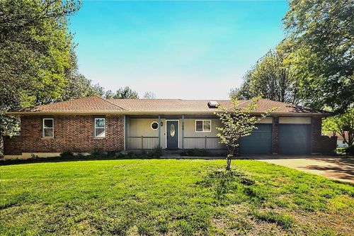 700 Lark St, Raymore, MO, 64083-9266 | Card Image