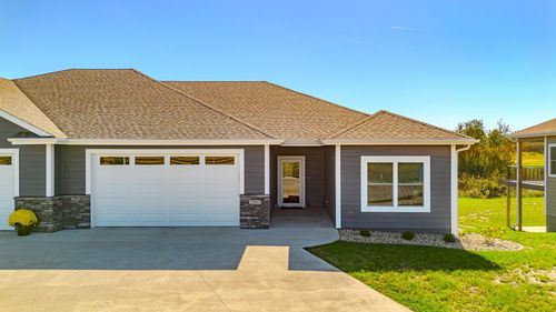 2367 N 10th Ave E, Newton, IA, 50208 | Card Image