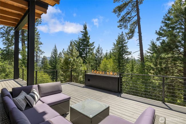 Lounge outdoors and enjoy the ambiance of the fire-table. | Image 27