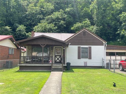311 W Avis Ave, Man, WV, 25635-1132 | Card Image