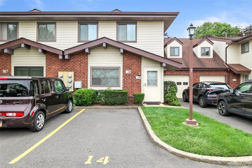 14 Cambridge Dr W, Copiague, NY, 11726-3209 | Card Image