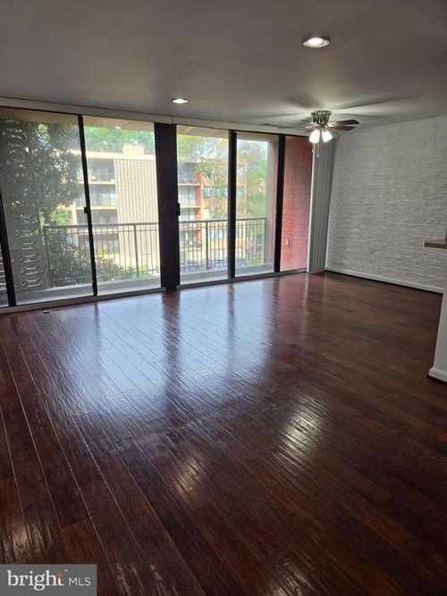 201-16 S Van Dorn St, ALEXANDRIA, VA, 22304-4260 | Card Image