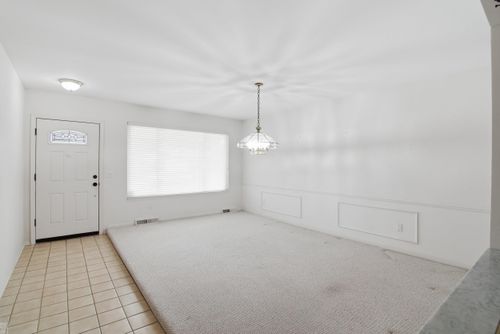 37769 Jerome Dr, Sterling Heights, MI, 48312-2039 | Card Image