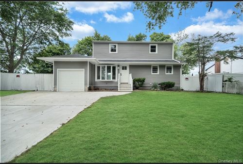 7 E Chestnut St, Central Islip, NY, 11722-3816 | Card Image