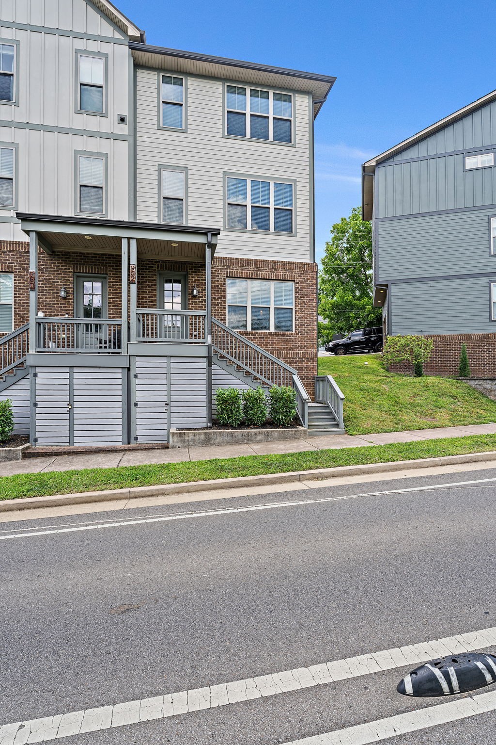 Riverside Dr, Nashville, TN 37206