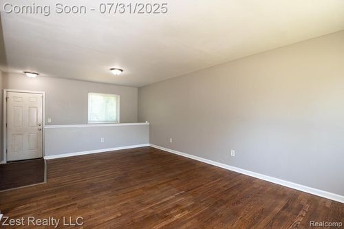 21681 Laurel St, Clinton Twp, MI, 48035-3611 | Card Image