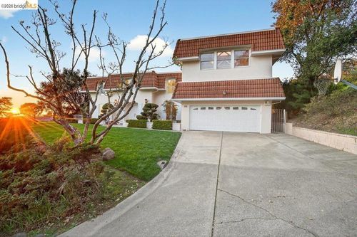 10565 Englewood Drive, Oakland, CA, 94605-5013 | Card Image